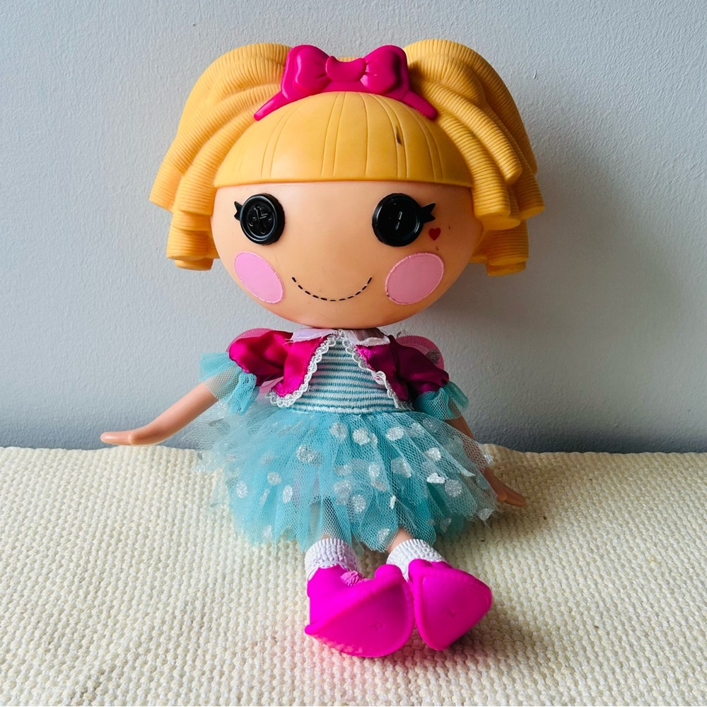 Lalaloopsy Misty Mysteries wearing Replacement Dress For Smile E. Wishes